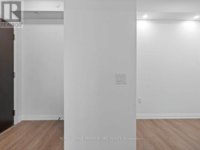 Building Photo - 9000 Jane St
