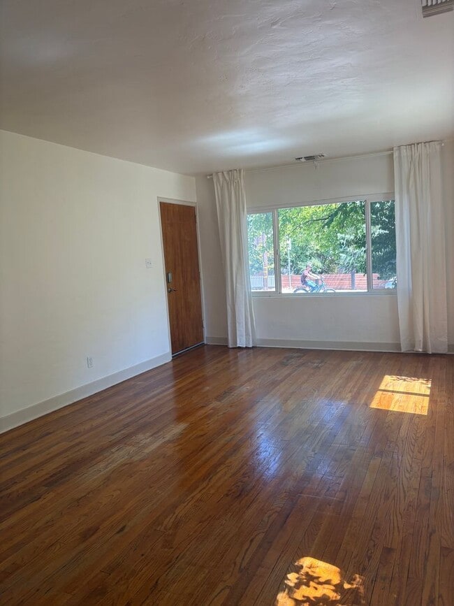 Building Photo - 170-172 Knoll Street