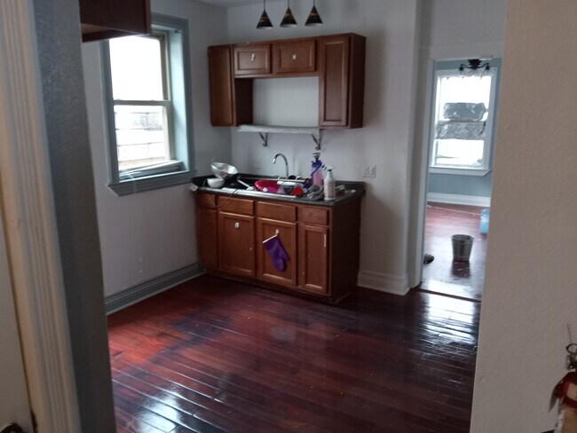Building Photo - 2622 Touro St