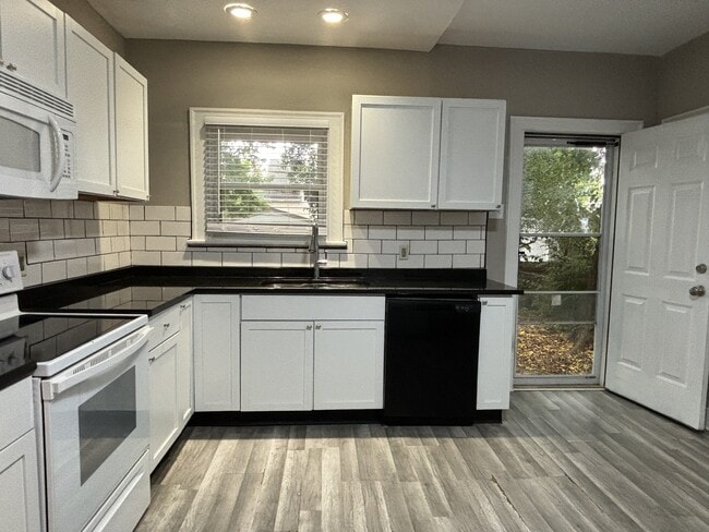 Building Photo - 4246 Graceland Ave