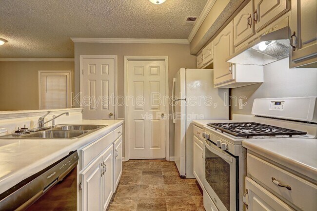 Foto del edificio - 1370 N Hampton Dr