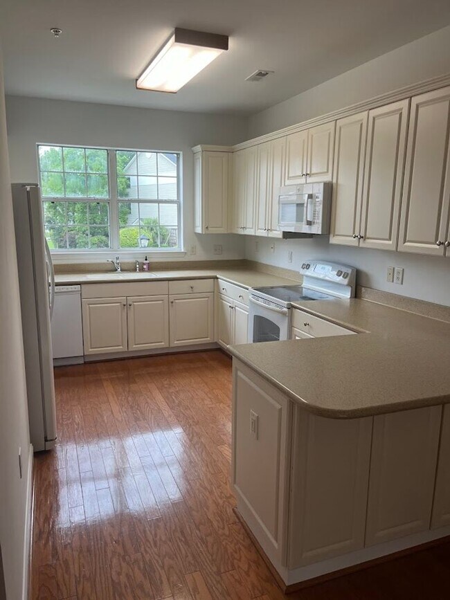 Foto del edificio - Available now. 3BR/3.5 BA Townhome in Ashl...