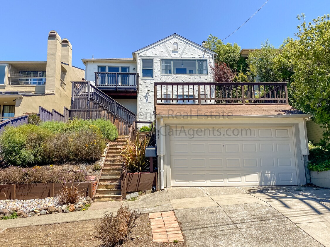 Primary Photo - 257 Trinity Ave