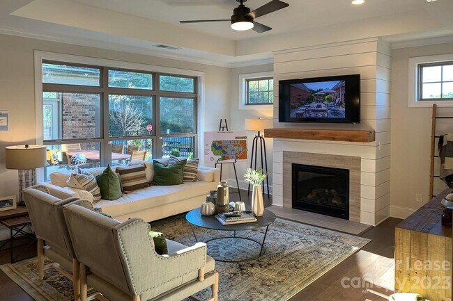 Building Photo - 5222 Courtyard Ln