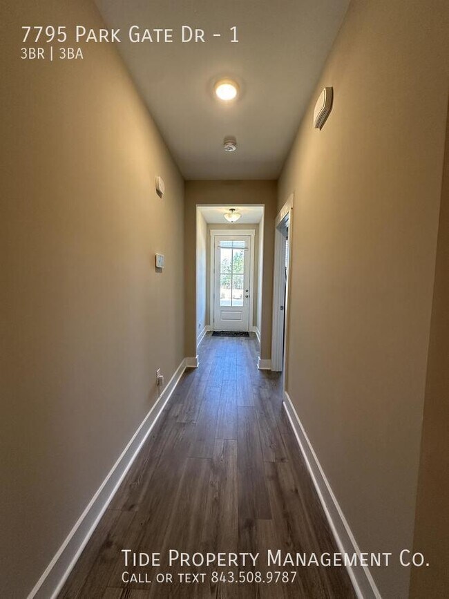 Building Photo - 7795 Park Gate Dr