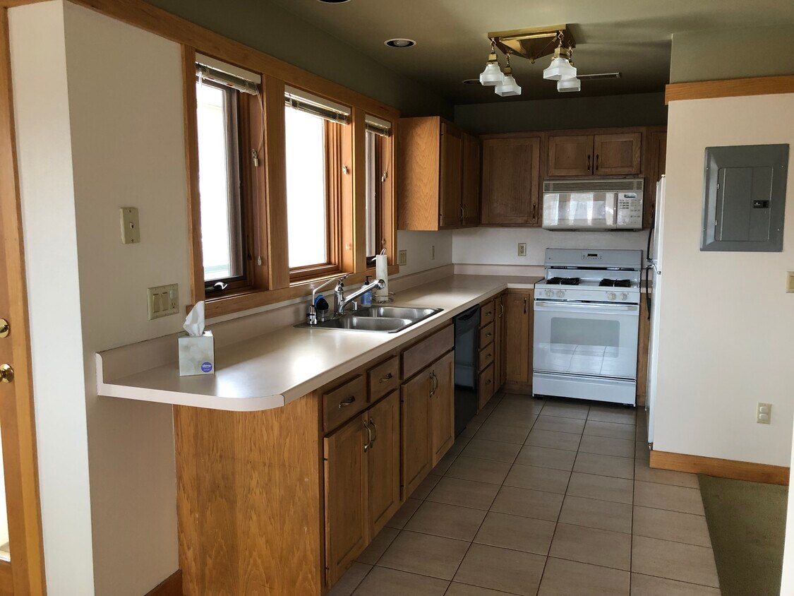 Kitchen - 714 Hill St