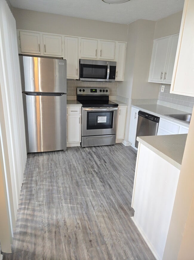 Building Photo - Meadowlark Apartments