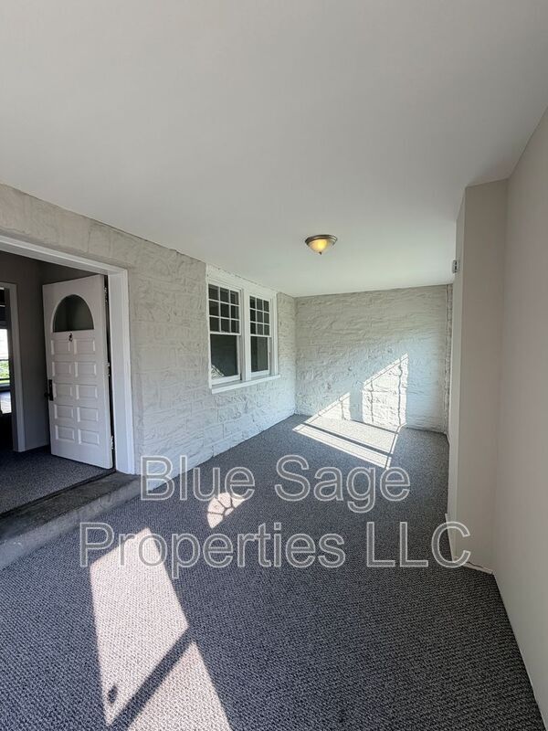 Foto del edificio - 900-902 Church Lane