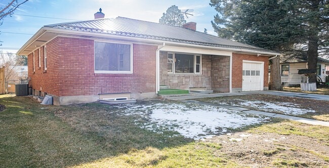 Building Photo - 920 9th St