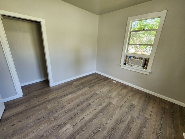 Building Photo - 1005 W St Louis St