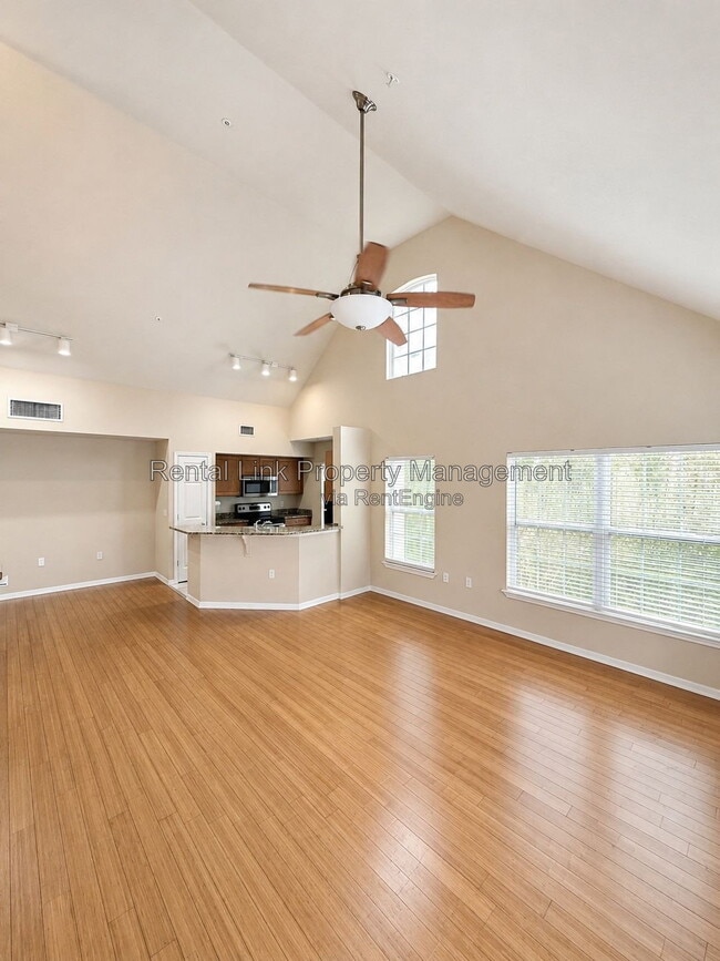 Building Photo - 5541 Rosehill Rd