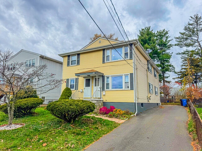 Building Photo - 70 Wynola Ave