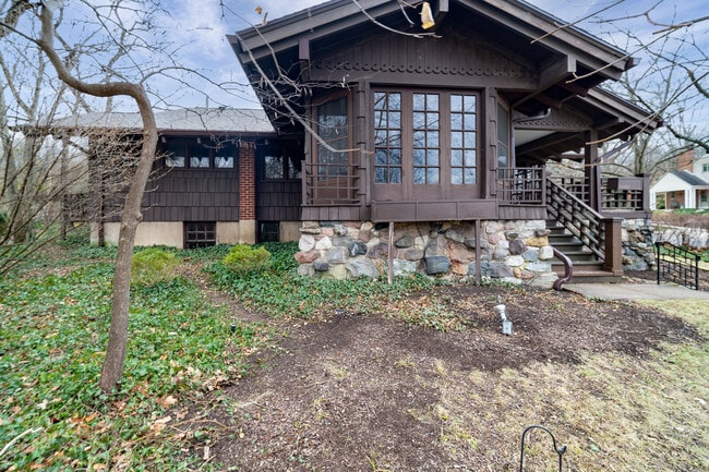 Building Photo - 126 Mahrt Ave