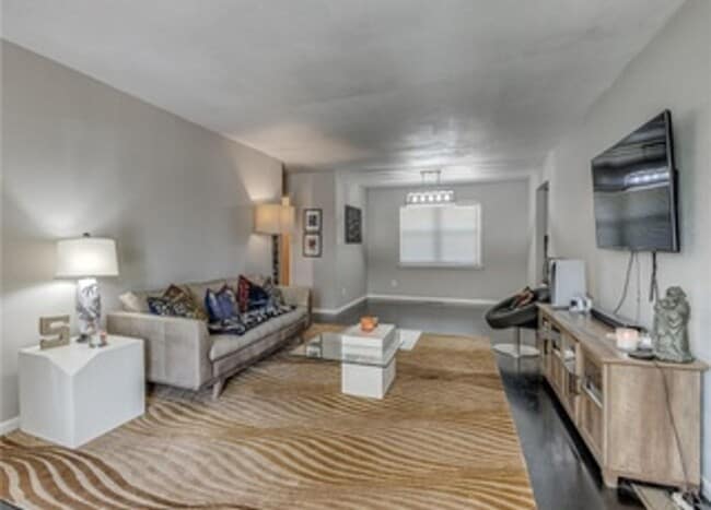 Foto del edificio - 3 Bed 1.5 Bath 2 Car Garage -Casady Hills ...
