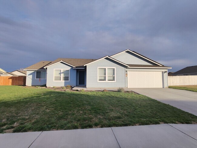 Foto del edificio - North Pasco Location off Road 68 with TWO ...