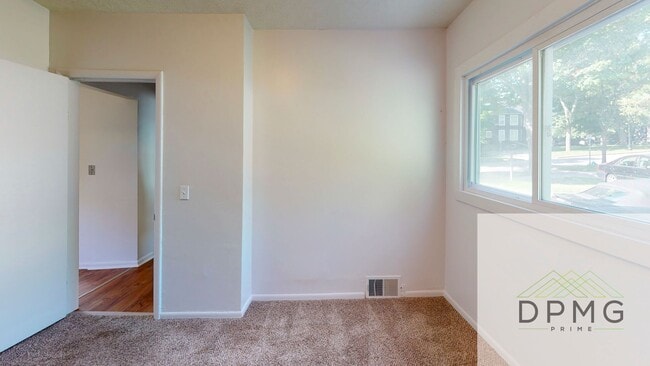 Photo - 317 E Hillsdale St Apartment