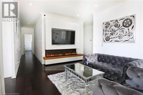 Photo du bâtiment - 330-330 Red Maple Rd