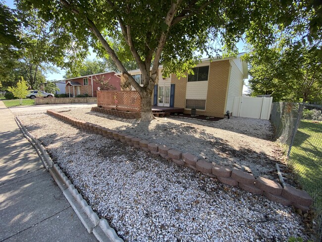 Building Photo - 1021 N 925 E St