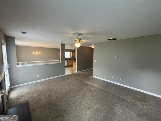 Building Photo - 5852 Three Lakes Dr