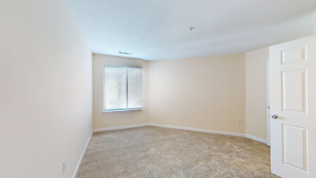 Interior Photo - 20 Lambourne