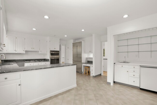 Foto del edificio - 310 W Lyon Farm Dr