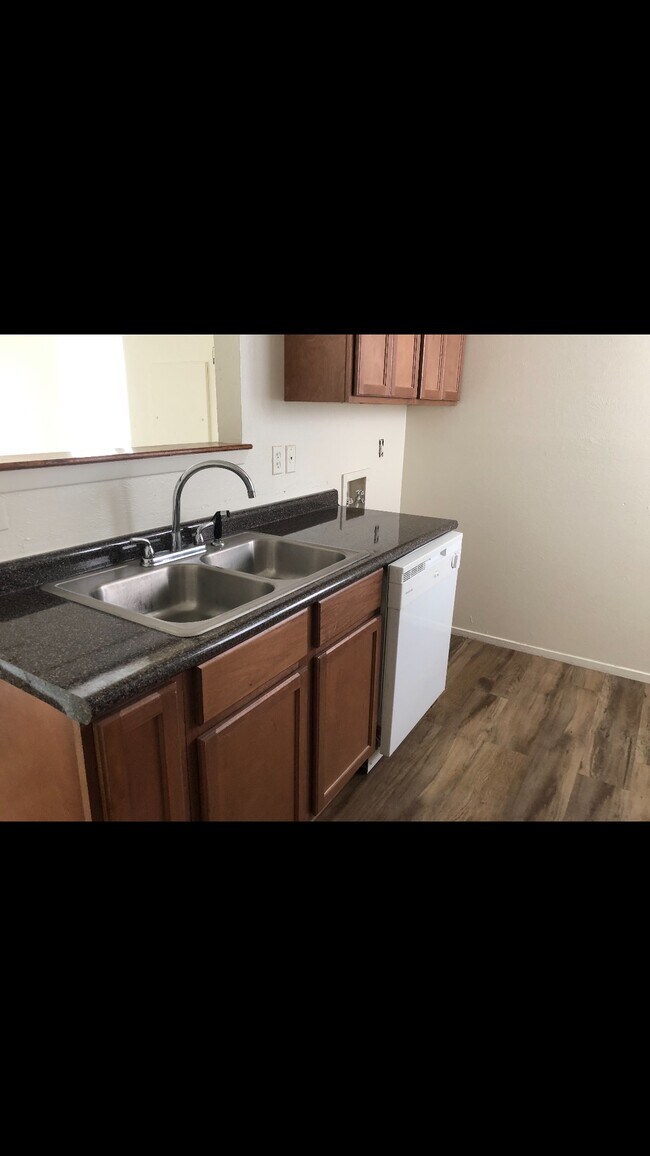 Building Photo - 2402 Toro Ln