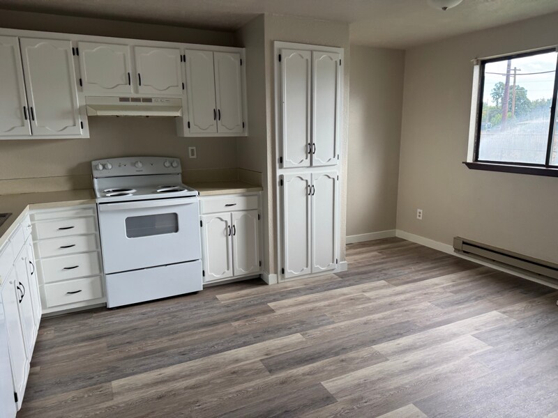 Foto principal - 6557 W Douglas St