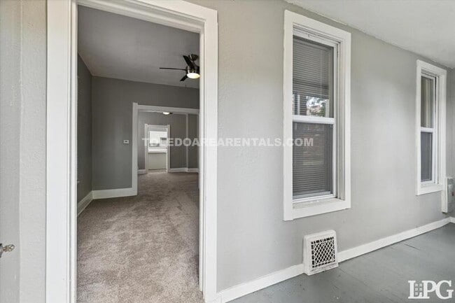 Building Photo - 365 Burger St