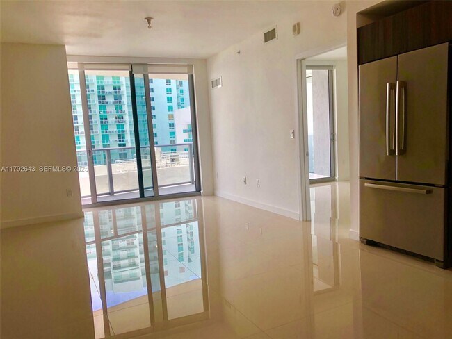 Foto del edificio - 488 NE 18th St