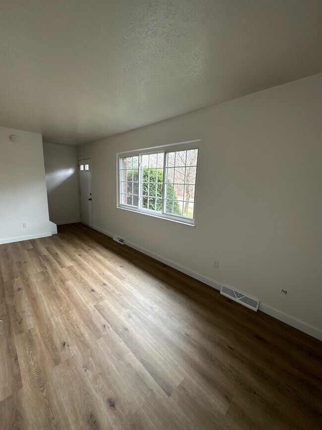 Living room - 4301 S Main St