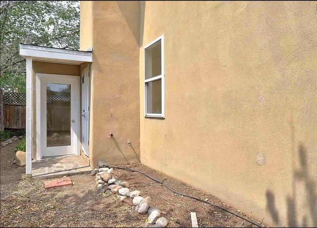 Building Photo - 720 Mesilla Rd