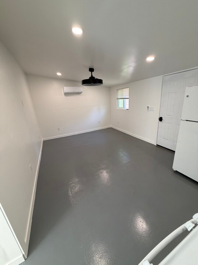 Foto del edificio - 8119 McNulty Ave