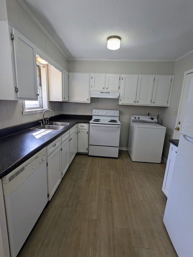 Building Photo - 421 Thacker Loop