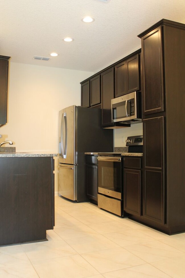 Foto del edificio - What A Deal! 2-bedroom 2.5 bath Townhome i...