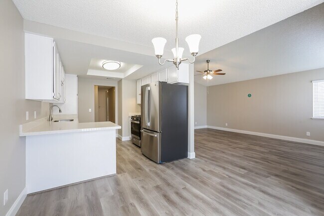 Foto del edificio - 3990 Avocado Dr