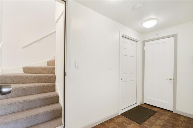 Building Photo - 3627 Ortega St
