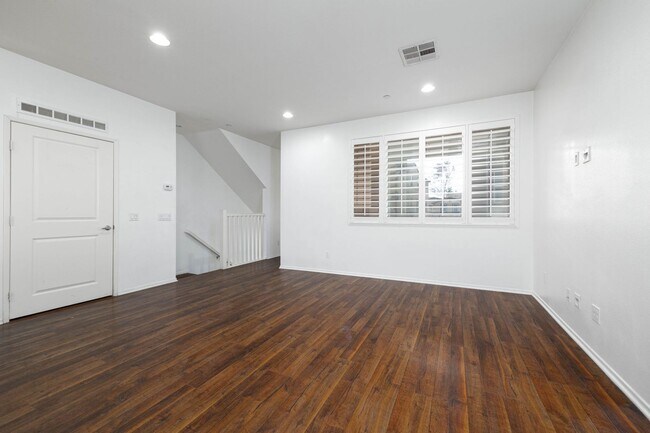 Building Photo - Now presenting this beautiful 3 bedroom to...