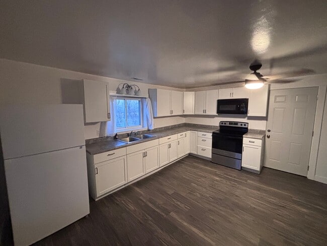 Foto del edificio - 1562 Branched Oak Rd