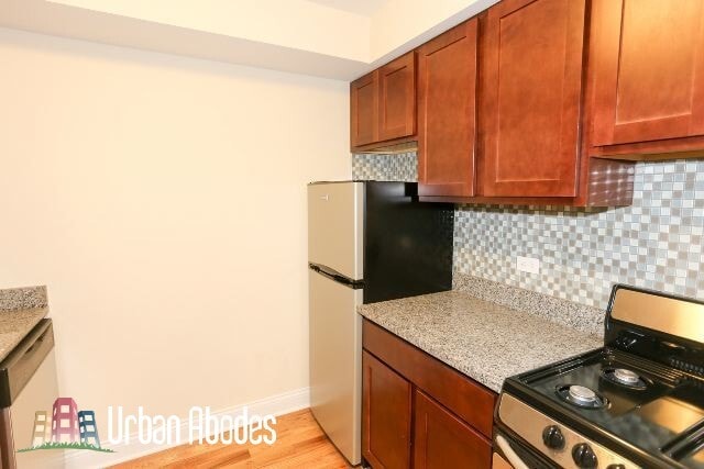Building Photo - 555 W Arlington Pl