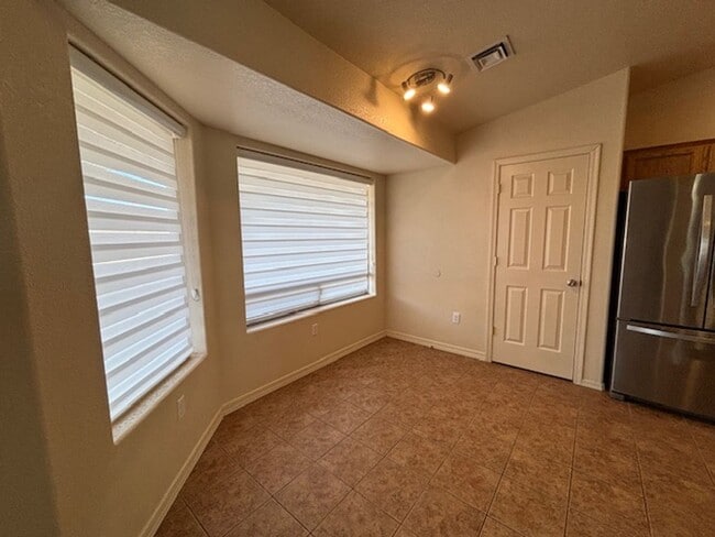 Building Photo - 3 Bedroom - 2 Bath Home