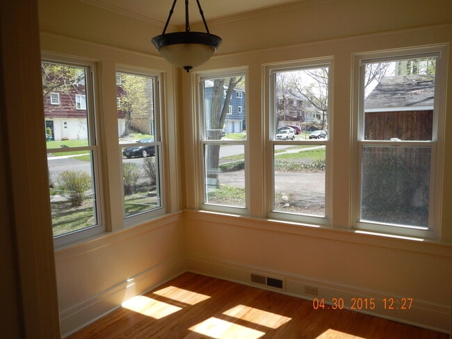 Foto del edificio - Beautiful Corner Lot Home On Quiet Residen...