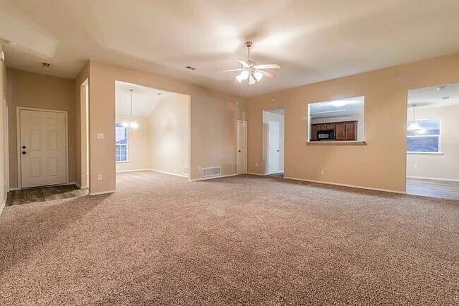 Foto del edificio - AVAILABLE NOW!