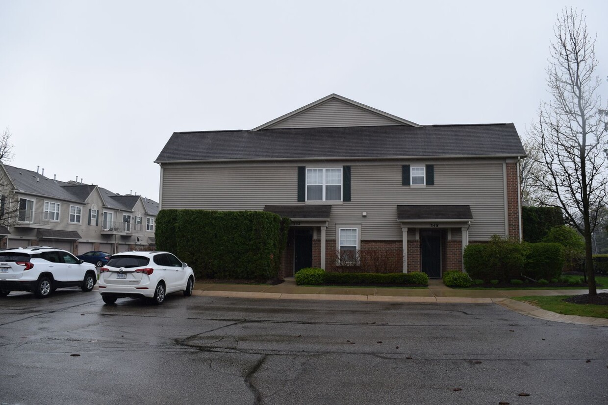 Foto principal - DOWNTOWN WIXOM 2 BED/2 BATH CONDO FOR LEASE!