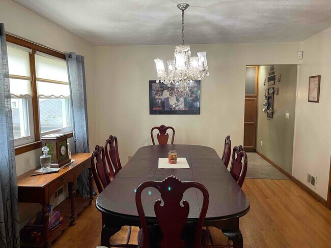 Building Photo - 911 Baltimore Ave