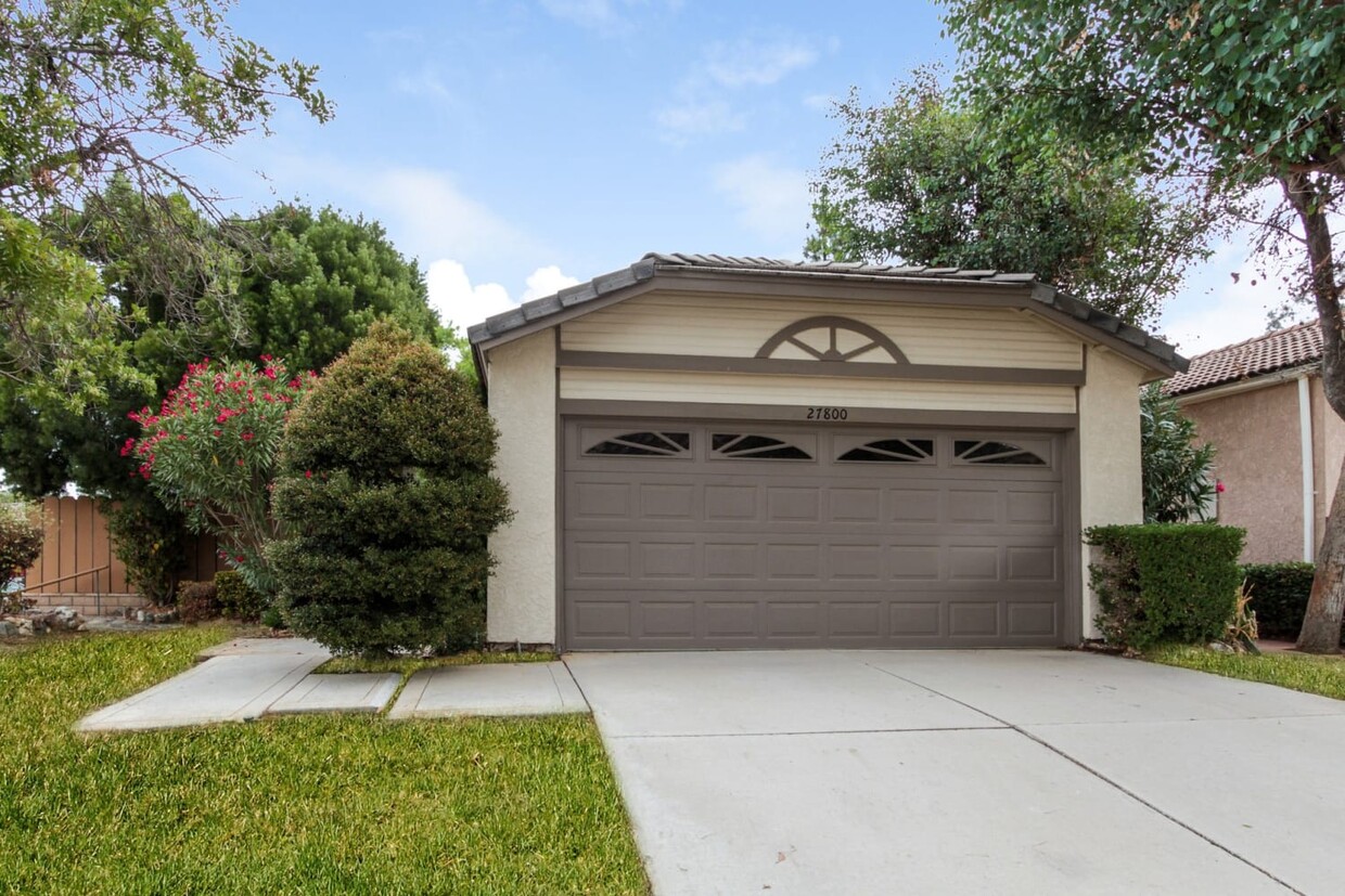 Primary Photo - 27800 Hillpointe Dr