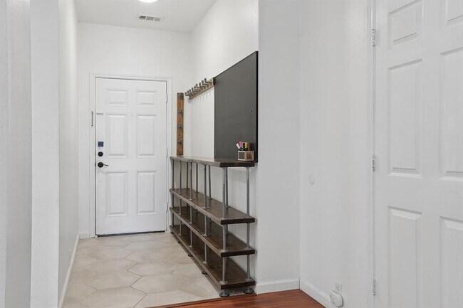 Foto del edificio - 14621 Lantern Dr