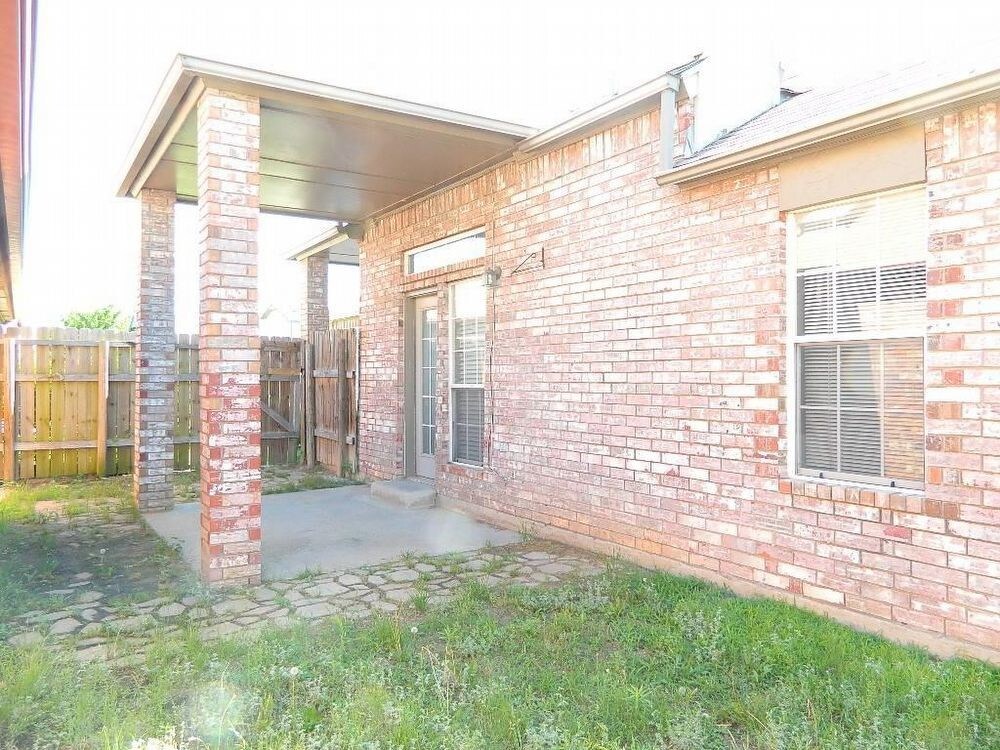 Building Photo - Cute 3/2/2 patio home in Baers Westmore.