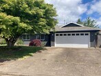 Foto principal - Single Level Ranch Home in Newberg