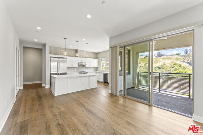 Foto del edificio - 12705 Bluff Creek Dr