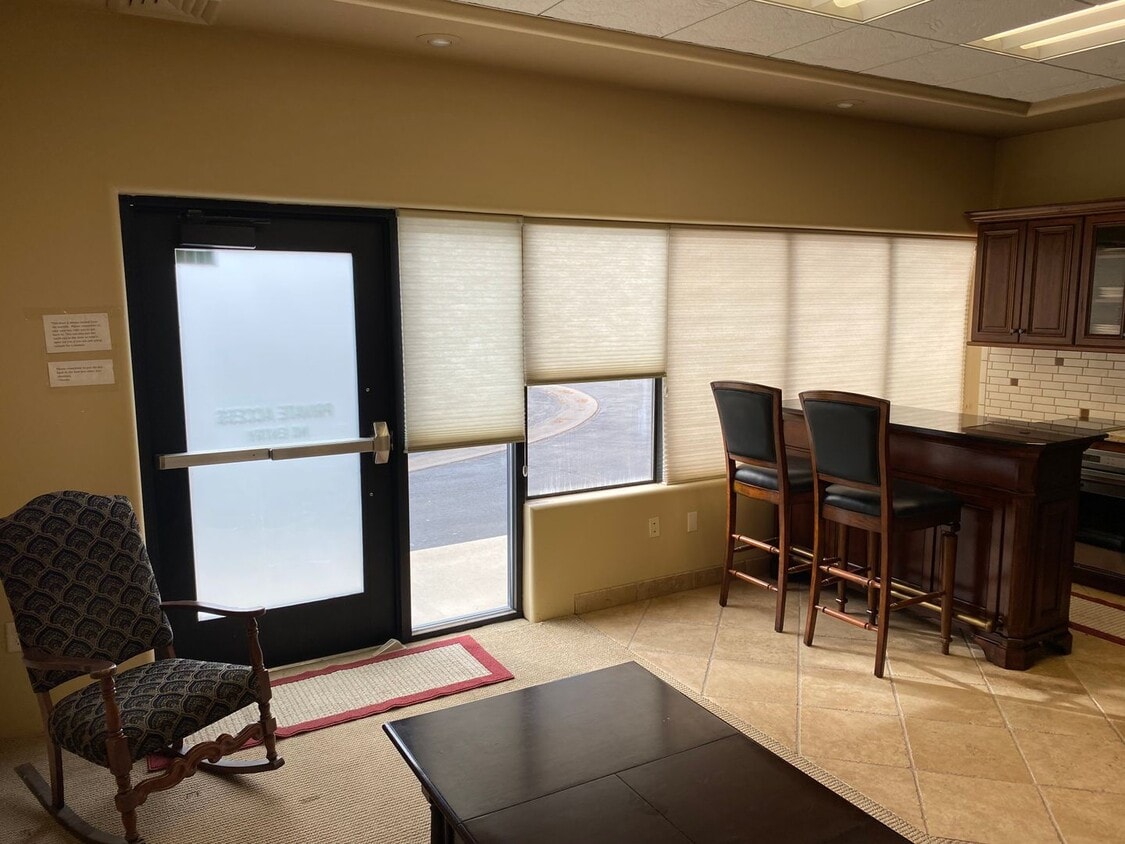 Primary Photo - Large 1 bed / 1 bath Condo on North End of...